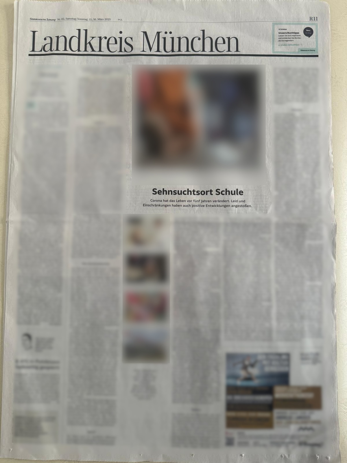 Fünf Jahre nach Beginn der Pandemie blickt der Artikel auf die Folgen im Landkreis München zurück. Medizinisch betont Dr. Abbushi anhaltende Herausforderungen und positive Veränderungen. In Seniorenheimen waren hohe Verluste und Isolation prägend, so Tobias Gruber. Der Sport erlebte Unterbrechungen, fand aber kreative Lösungen (Peter Wagstyl). Die Kulturbranche wurde erschüttert, erfuhr aber eine neue Wertschätzung (Hannah Stegmayer). Schulen kämpften mit Distanzunterricht und psychischen Folgen, sahen aber auch Digitalisierungsvorteile (Beate Promberger). Insgesamt zeigt die Rückschau tiefgreifende Veränderungen und wichtige Lehren für zukünftige Krisen.